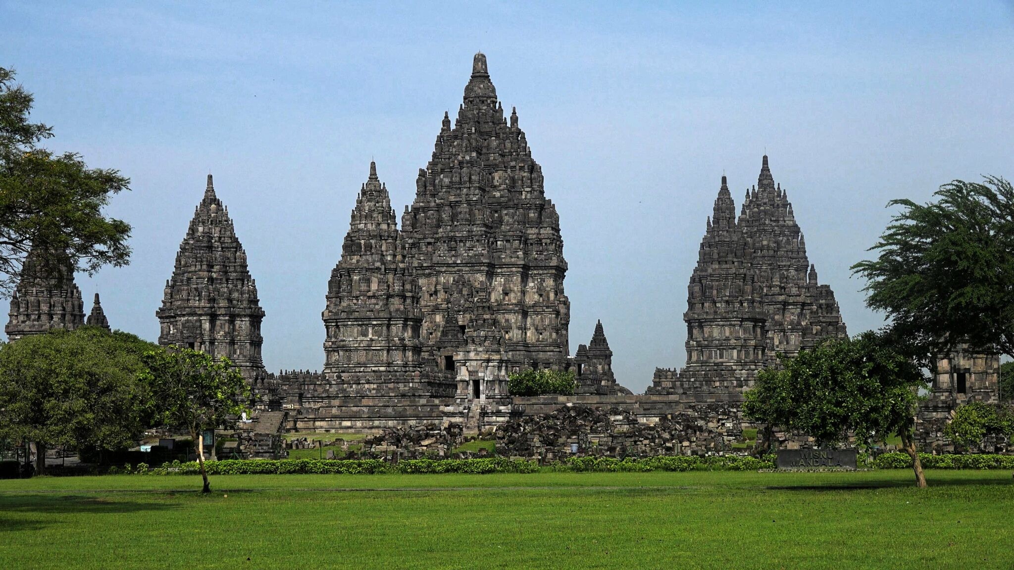 WN Nigeria Diamankan Imigrasi Yogyakarta karena Sebar Hoaks soal Candi Prambanan