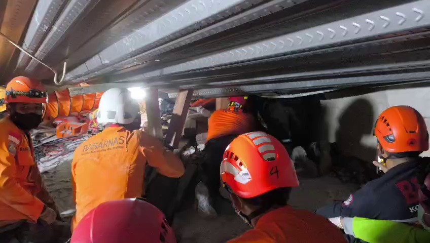 Haikal menjadi Titik Terang di Tengah Duka yang menyelimuti Pondok Pesantren Al Khoziny