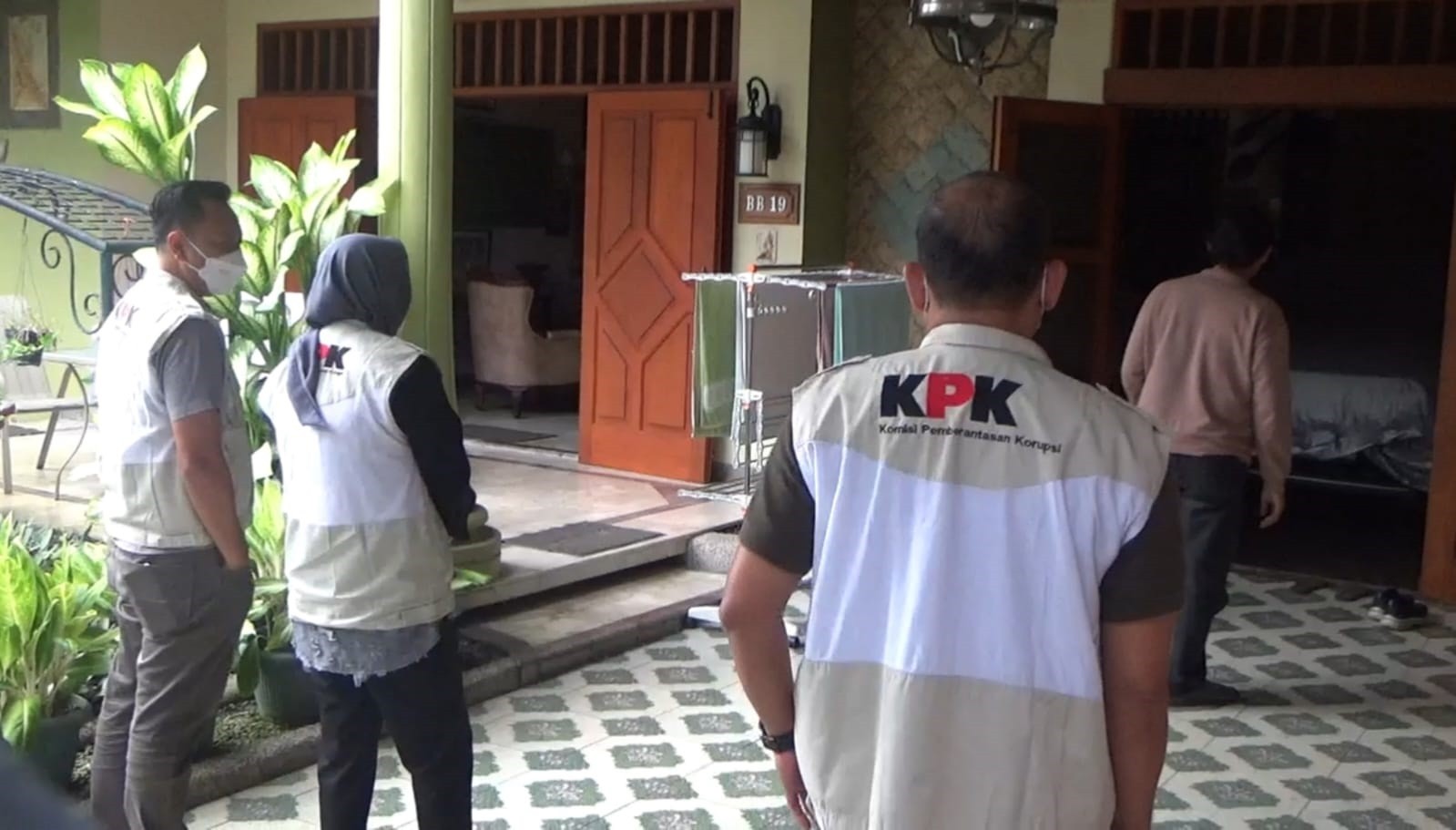 KPK Geledah Kantor Jasa Konstruksi di Surabaya, Diduga Terkait Perkara Bupati Ponorogo